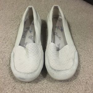 SKETCHERS W/ MEMORY FOAM worn once 8.5